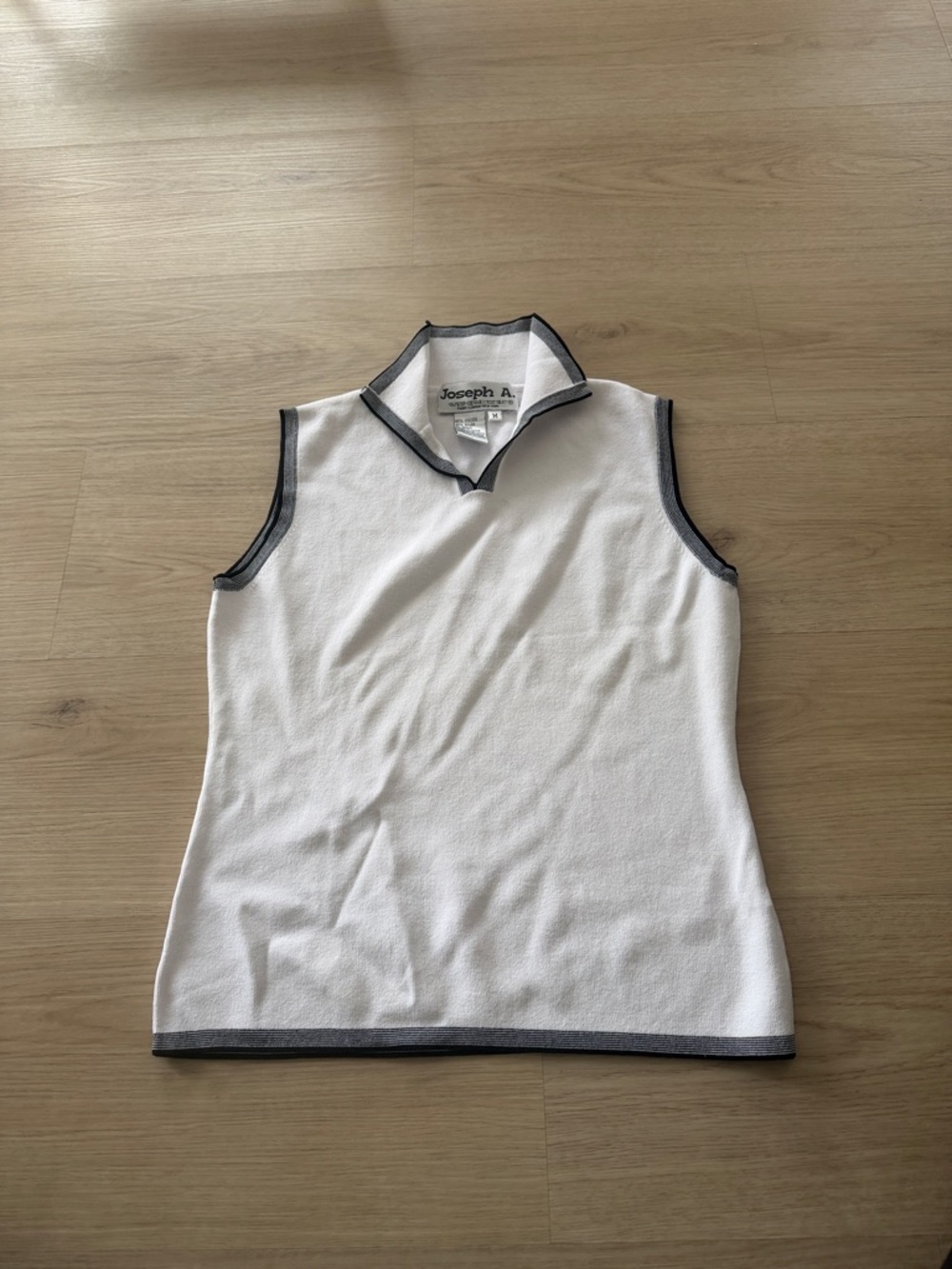 Joseph A White Sleeveless Knit Top with Gray Trim